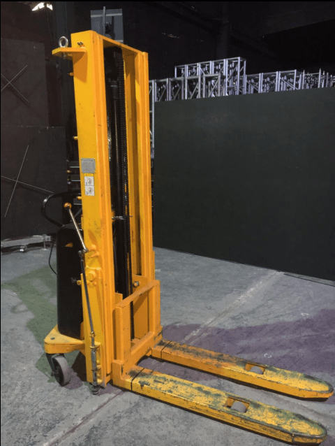 SEMI–ELECTRICAL STACKER Apiladora Eléctrica - Promoción - klibtech