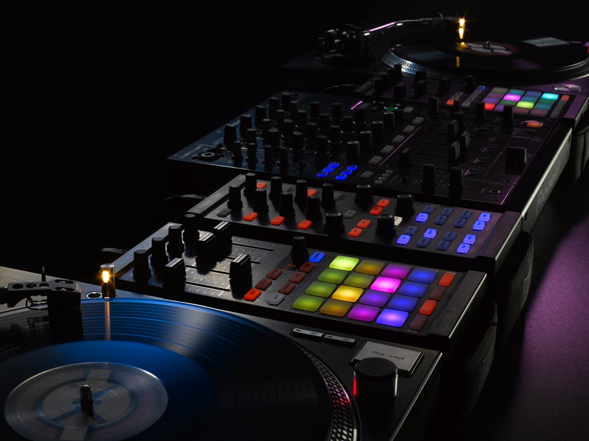 Traktor Kontrol F1 Native Instruments Controlador para DJs - klibtech
